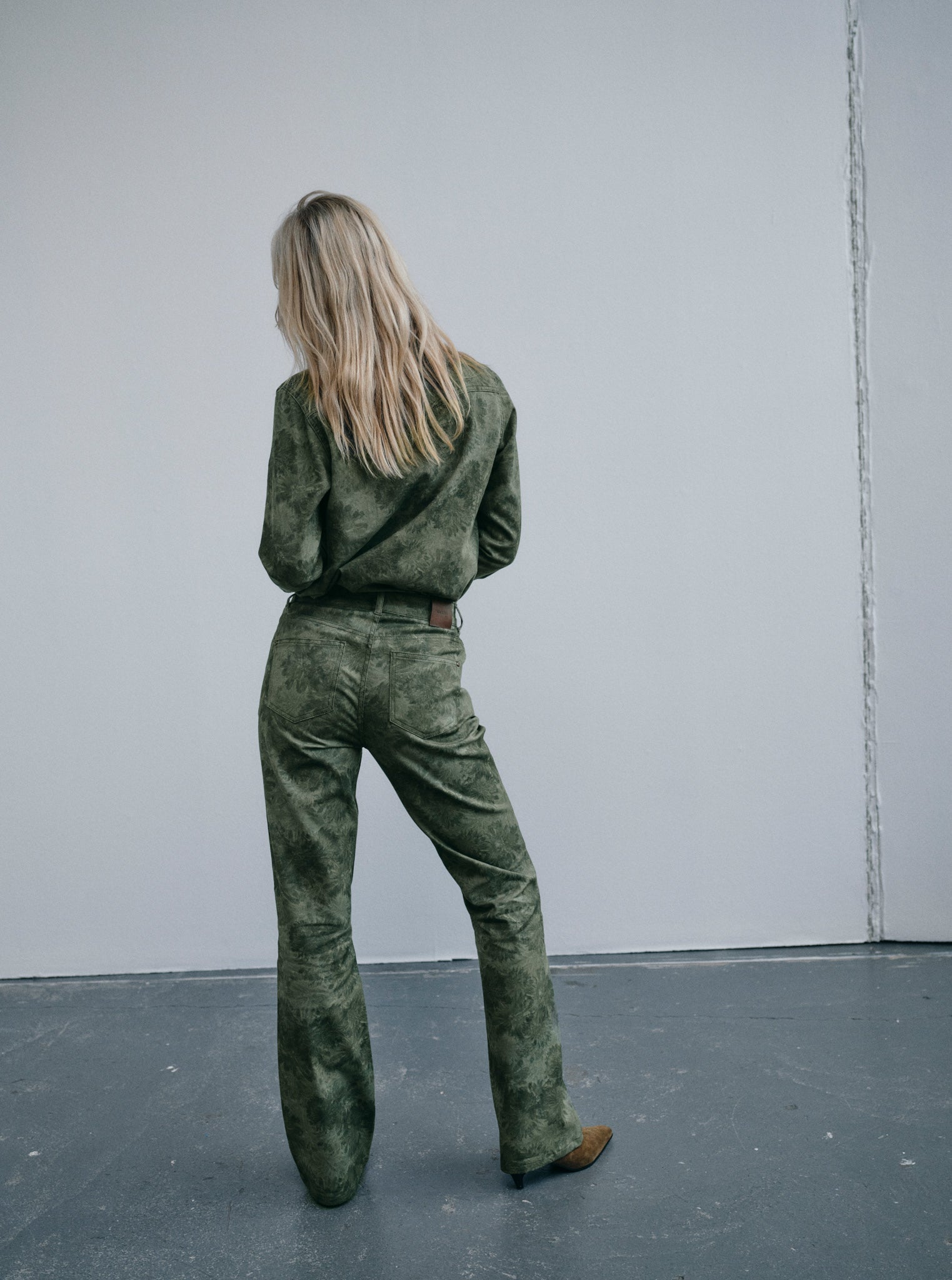 Modelshot / Olive Night / Detail